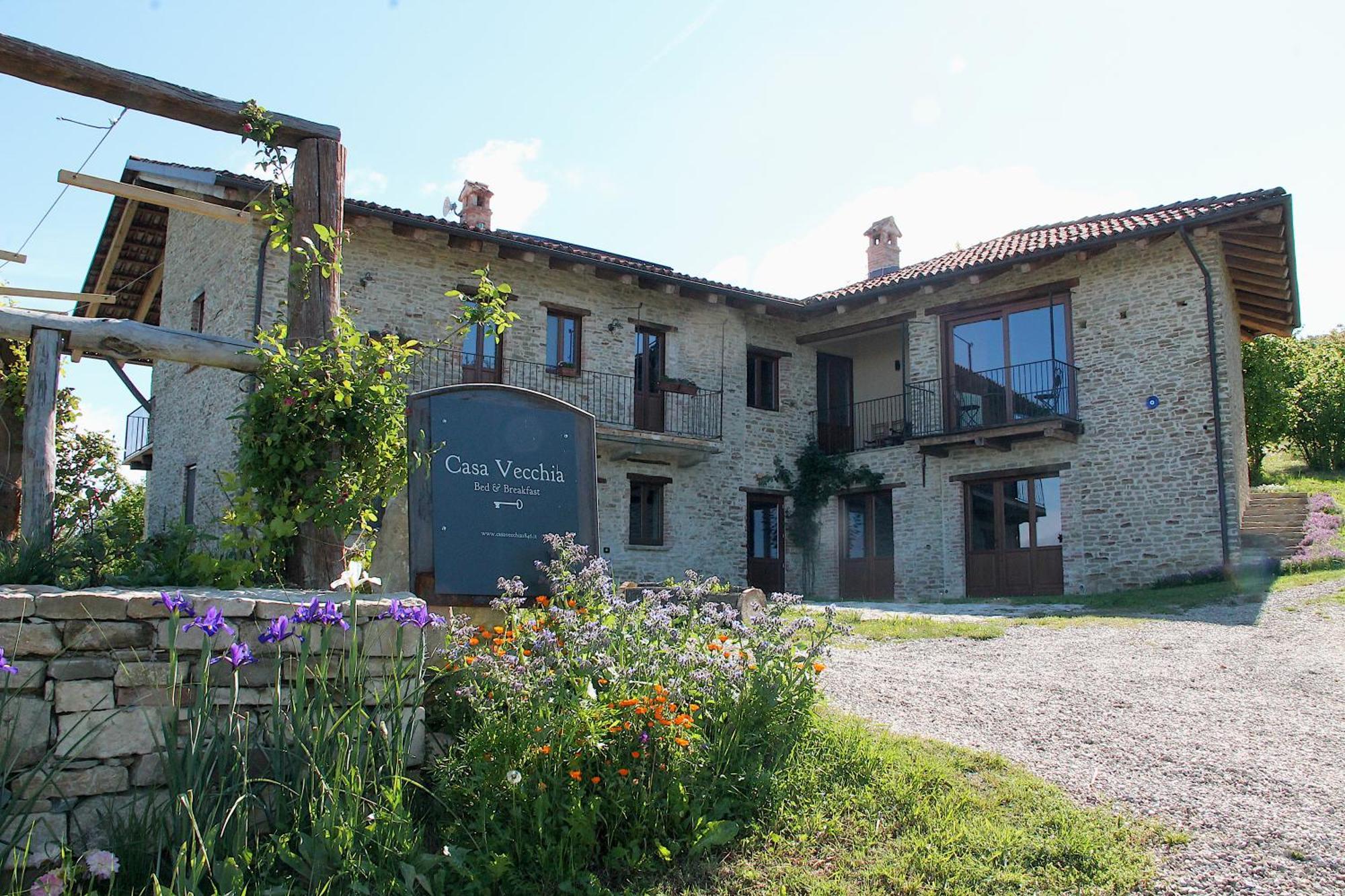 Casa Vecchia Bed&Breakfast Bossolasco エクステリア 写真