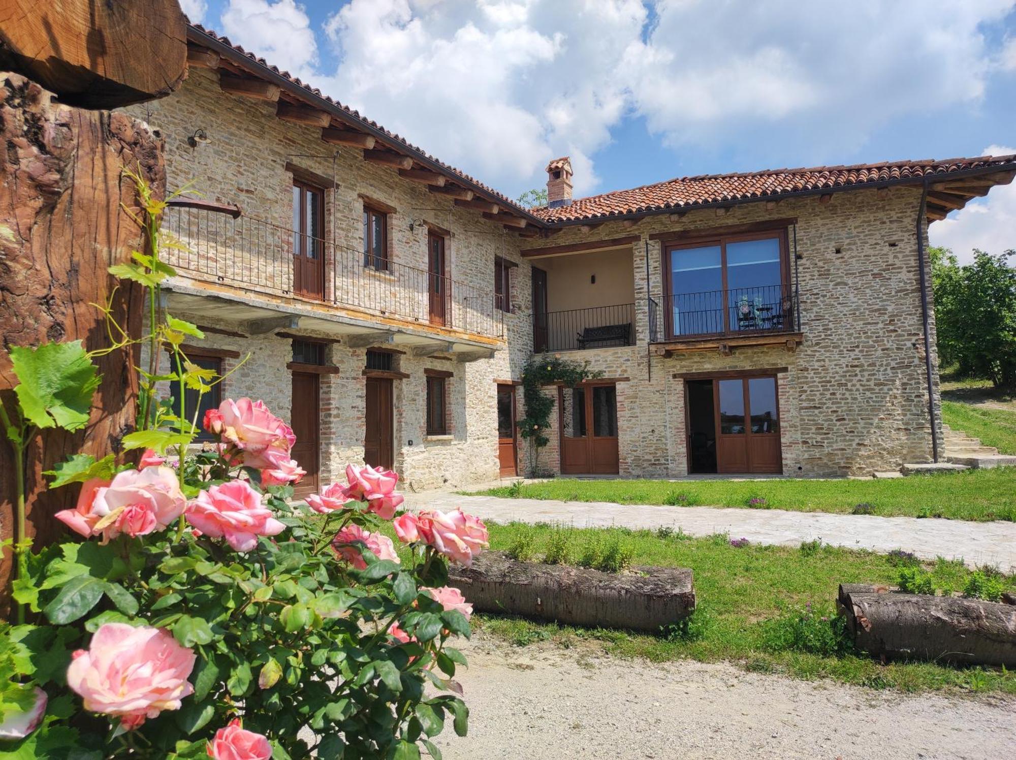 Casa Vecchia Bed&Breakfast Bossolasco エクステリア 写真